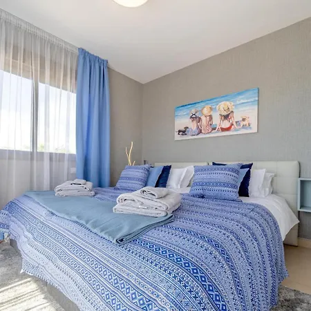 103 - Luxurious 3 Bed Duplex Penthouse With Stunning Mountain Views מיחאס