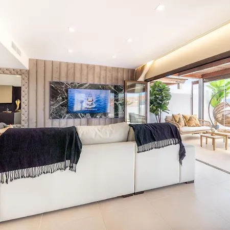 103 - Luxurious 3 Bed Duplex Penthouse With Stunning Mountain Views דירה