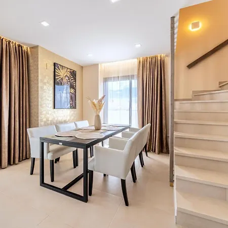 דירה 103 - Luxurious 3 Bed Duplex Penthouse With Stunning Mountain Views *
