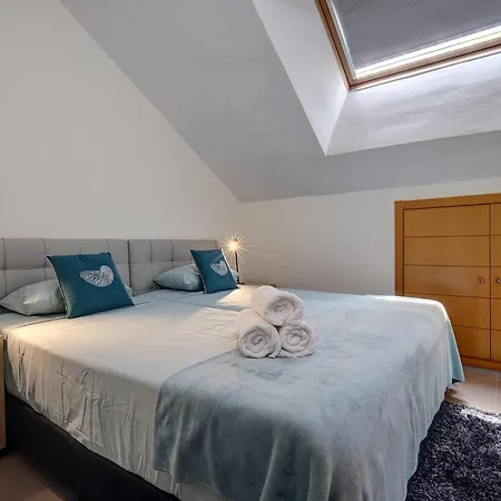 103 - Luxurious 3 Bed Duplex Penthouse With Stunning Mountain Views