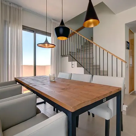 103 - Luxurious 3 Bed Duplex Penthouse With Stunning Mountain Views Apartment