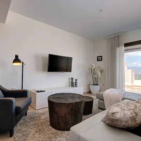 103 - Luxurious 3 Bed Duplex Penthouse With Stunning Mountain Views Apartment