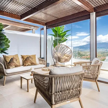 103 - Luxurious 3 Bed Duplex Penthouse With Stunning Mountain Views *