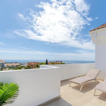 103 - Luxurious 3 Bed Duplex Penthouse With Stunning Mountain Views